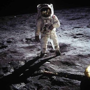 iconic-photos-1960-man-on-moon